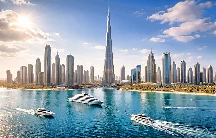 Skyline von Dubai mit Burj Khalifa &ndash; Luxusurlaub in den Vereinigten Arabischen Emiraten